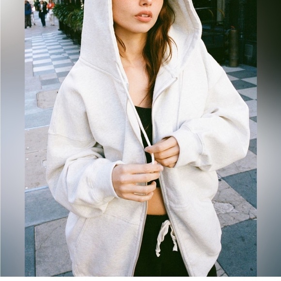 Brandy Melville Christy Zip Up Oversized Hoodie in off white cream One size - Picture 1 of 4